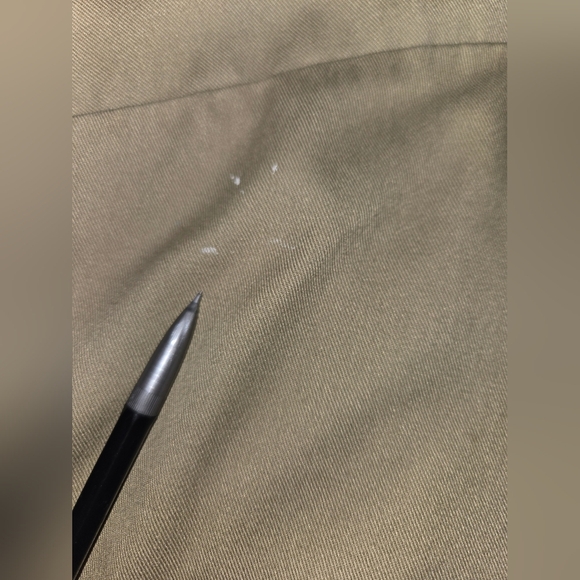 Dickies Classic Workshirt Men's Size Medium Khaki Has Small Hole & Stains - Picture 4 of 10